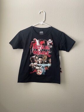 Star Wars Black T‑Shirt with Red and White Graphic